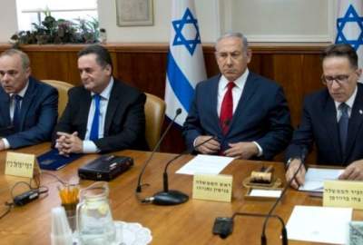 القناة 12" : بعد استهداف حكومة صنعاء.. نقل اجتماعات الكابينت إلى مواقع آمنة ومحمية