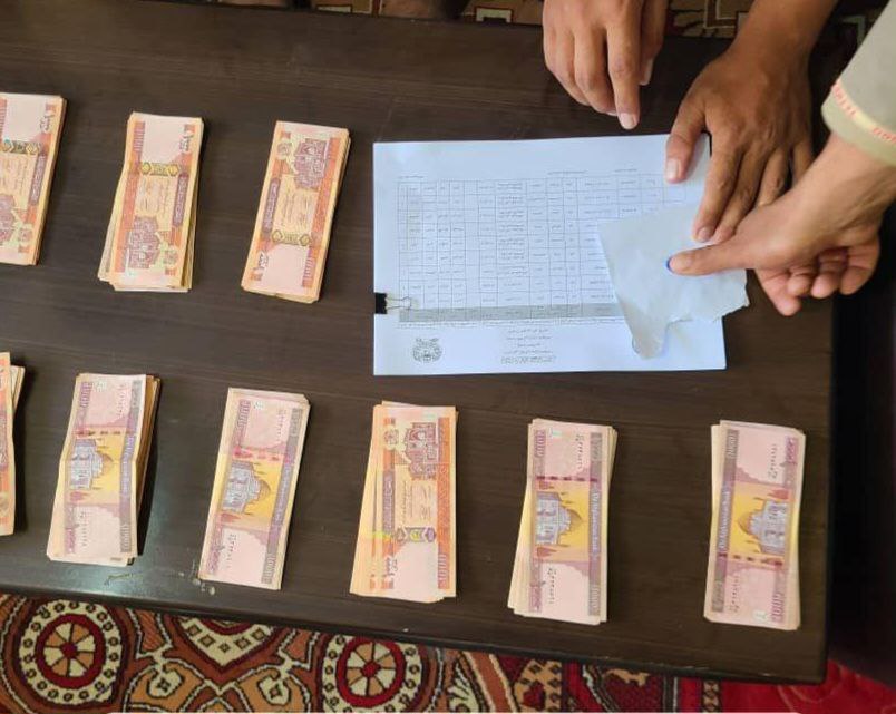 توزیع بیش از ۶.۳ میلیون افغانی کمک نقدی برای بیش از ۲ هزار خانواده در دایکندی و پکتیا