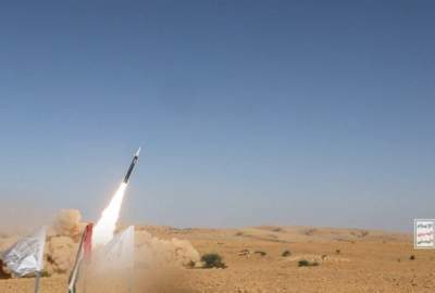 القوات المسلحة اليمنية تعلن استهداف مواقع حساسة في "تل أبيب" بصاروخ باليستي متطوّر