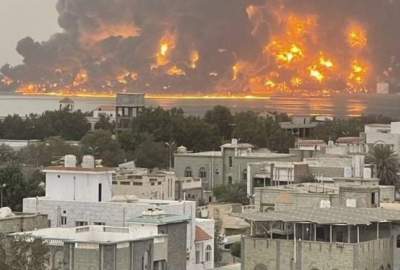 الغارات الجوية للكيان الصهيوني على ميناء الحديدة اليمني؛ الدفاعات اليمنية تواجه الغارات