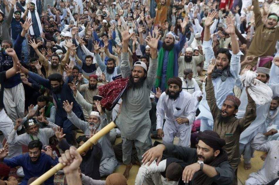 Anti-American protests by the Labaik Movement in Pakistan turn violent