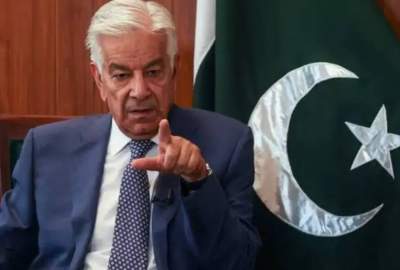 وزير الدفاع الباكستاني: يجب على اللاجئين الأفغان العودة إلى بلادهم