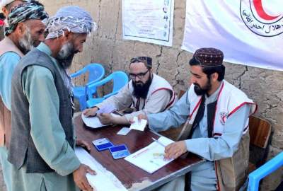 کمک‌های غذایی و نقدی به صدها خانواده و دهقان نیازمند در کنر و بلخ