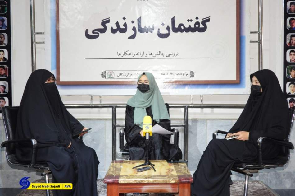 سلبریتی‌ها جامعه را به تجمل‌گرایی کشانده و زنان را بی‌هویت می‌سازند/ بهترین الگو برای زنان، حضرت زهرا(س) می باشد