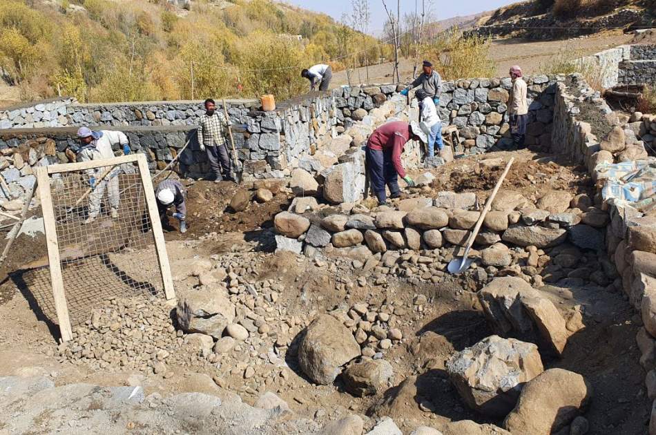 ساخت یک کلینیک با هزینه شخصی مردم محل در بامیان