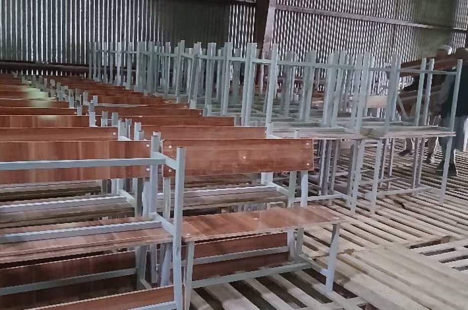 220 پایه میز و صندلی برای مکاتب مناطق مرزی ولایت بدخشان توزیع می‌شود