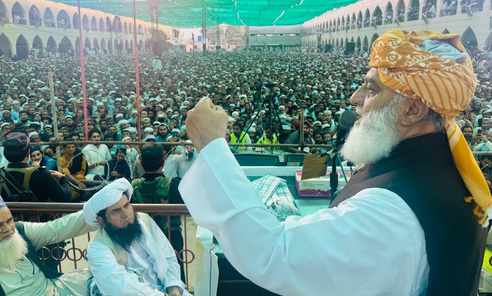 مولانا فضل‌الرحمن: پاکستان نمی‌تواند مشکل خود را با همسایه از طریق تهدید حل کند