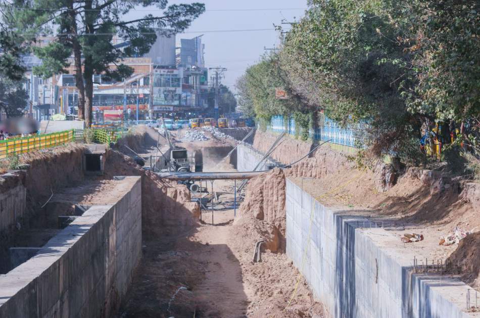 کار پروژه بزرگ زیرگذر در مرکز شهر هرات به شدت جریان دارد