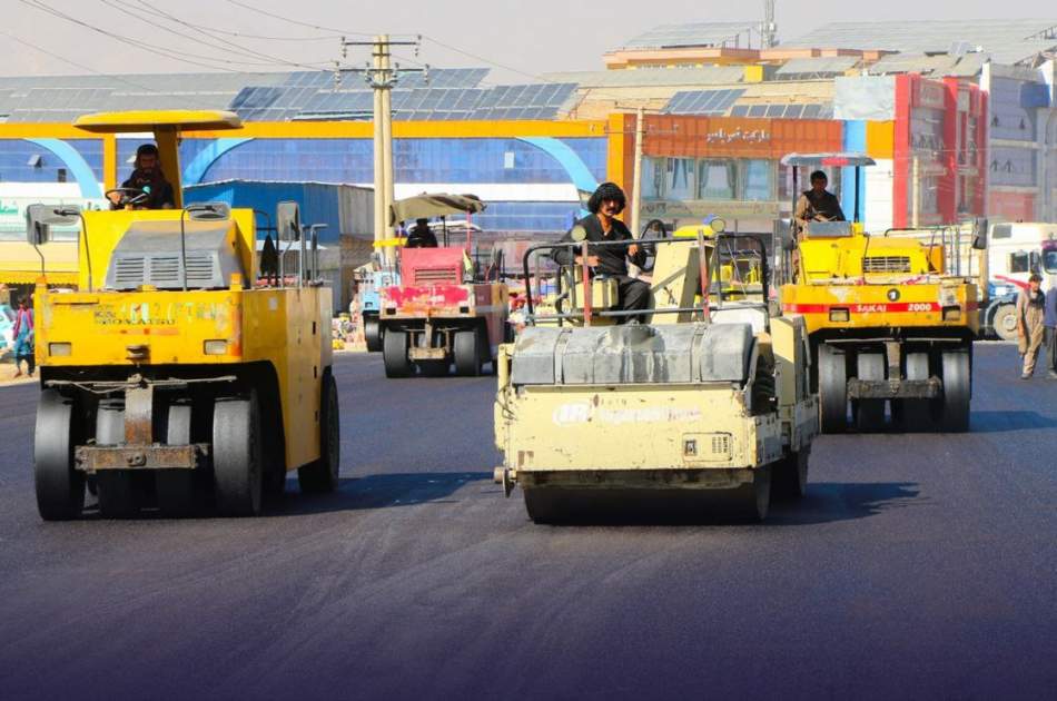 تکمیل کار قیرریزی لایهٔ سوم یک خط از بخش دوم سرک کوتل خیرخانه 