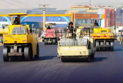 تکمیل کار قیرریزی لایهٔ سوم یک خط از بخش دوم سرک کوتل خیرخانه 