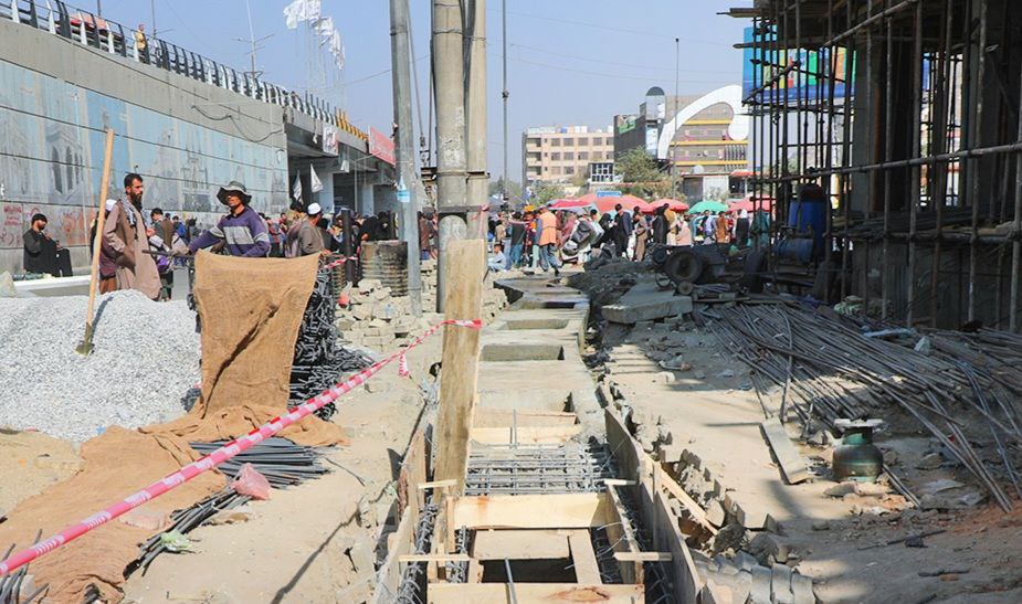 آغاز ساخت آب‌رو برای مدیریت آب‌های سطحی در مسیر سرک میرویس میدان کابل