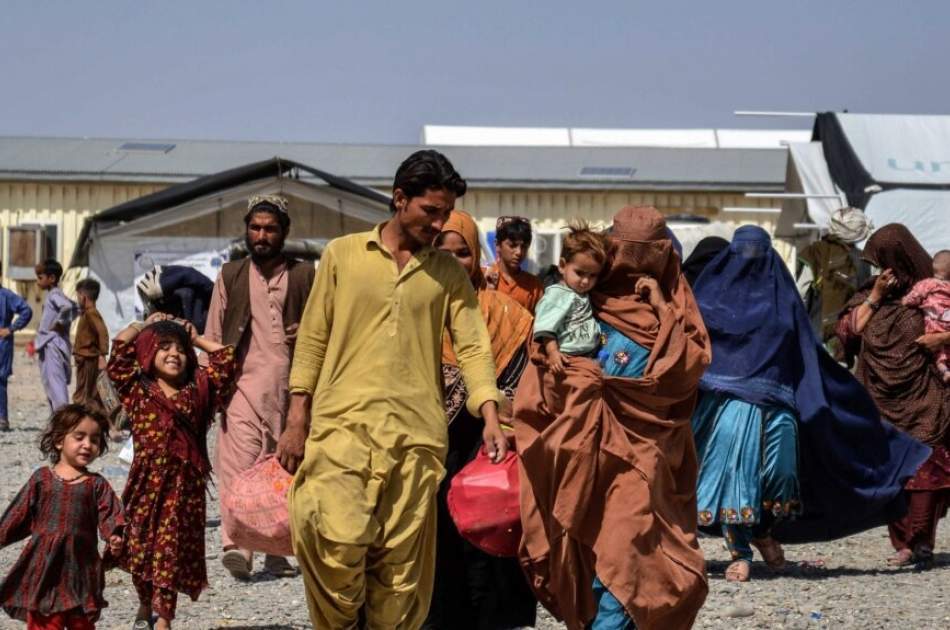 More than 207,840 Afghan refugees return from neighboring countries in the past month
