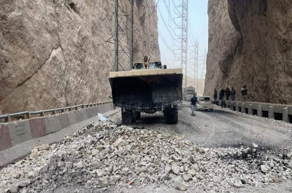 شاهراه سمنگان–بلخ پس از رانش زمین و زلزله دوباره به روی ترافیک باز شد