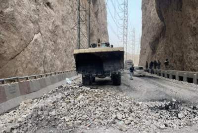 شاهراه سمنگان–بلخ پس از رانش زمین و زلزله دوباره به روی ترافیک باز شد