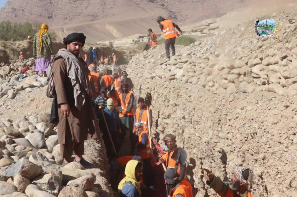 د فراه ولایت په پرچمن ولسوالۍ کې د ۲۲ میلیونه افغانیو په ارزښت پراختیایي پروژې پیل شوې