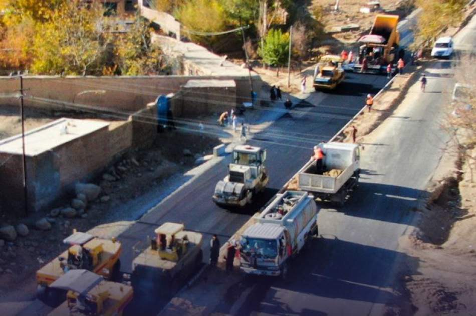 په کابل کې د پغمان- خاقان سړک د پاتې برخو قیر کول دوام لري