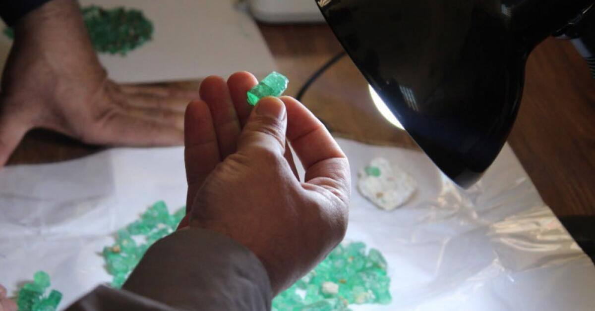 فروش نزدیک به ۴ هزار قیراط زمرد پنجشیر به ارزش بیش از ۶ میلیون افغانی