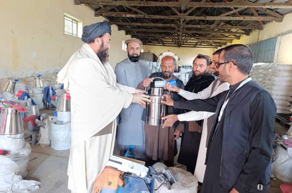 په لغمان کې د ۲۵۰ مالدارو کورنیو لپاره د شیدو د پروسس د وسایلو د ویش پروسه پیل شوه