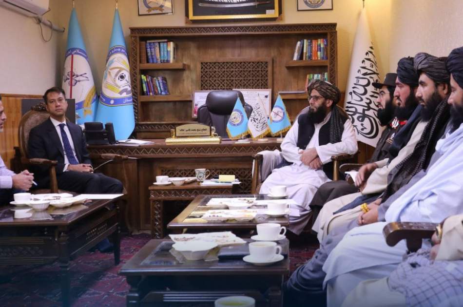 د مخدره توکو پر وړاندې د مبارزې مرستیال د UNODC پلاوي سره وکتل