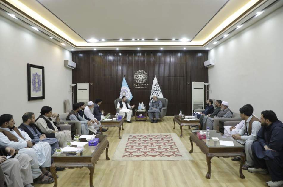 لقاء وزير الصناعة والتجارة مع أعضاء غرفة التجارة والاستثمار؛ التأكيد على حل تحديات التجار الأفغان في باكستان