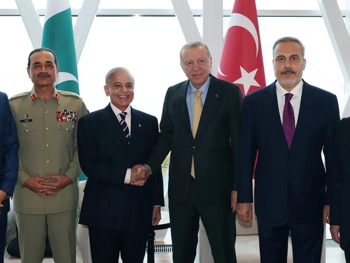 تأکید اردوغان بر حفظ آتش‌بس میان پاکستان و افغانستان در دیدار با شهباز شریف