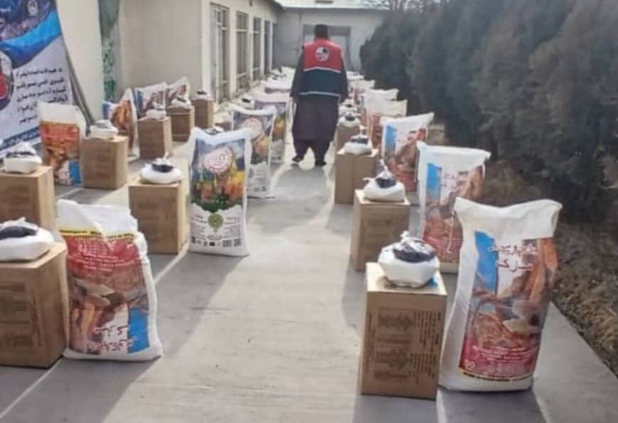 توزیع کمک‌های خوراکی و صحی برای ۸۳۵ خانواده مستحق در لوگر و ننگرهار