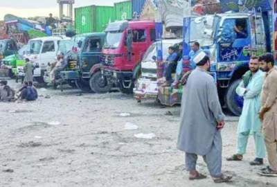 بیش از ۱۰ هزار تاجر افغانستان و پاکستان در بندر کراچی با محموله‌های ترانزیتی گیر مانده‌اند