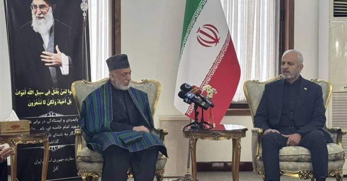کرزی دفتر یادبود شهادت امام خامنه‌ای(ره) را در سفارت ایران امضا کرد