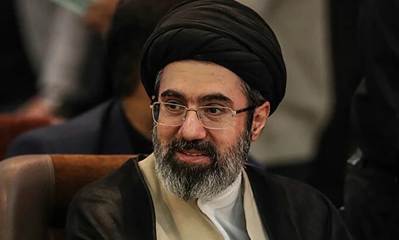 بیعت و حمایت قاطع خود را از رهبری آیة الله سید مجتبی حسینی خامنه‌ای (حفظه الله) را اعلام می‌داریم