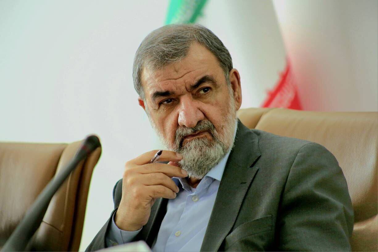 محسن رضایی: هرگونه تعرض به زیرساخت‌های ایران با پاسخ فلج‌کننده در خلیج فارس مواجه خواهد شد