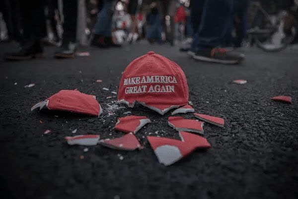 رسانه امریکایی: جنگ با ایران، جنبش ترامپ را نابود می‌کند