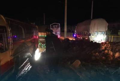 نجات سرنشینان ۶ موتر گرفتار در گل‌ولای شاهراه غور – هرات توسط نیروهای دفاعی