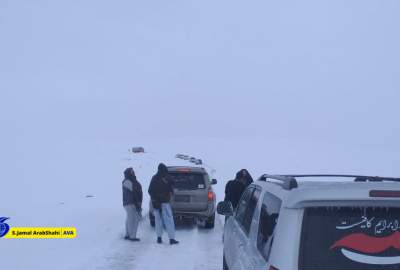 تصاویر/ برف‌باری کم‌سابقه بهاری در بامیان راه‌های مواصلاتی را مسدود کرد