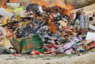 حریق بیش از ۳ تُن مواد خوراکی و ادویه تاریخ‌گذشته در دایکندی