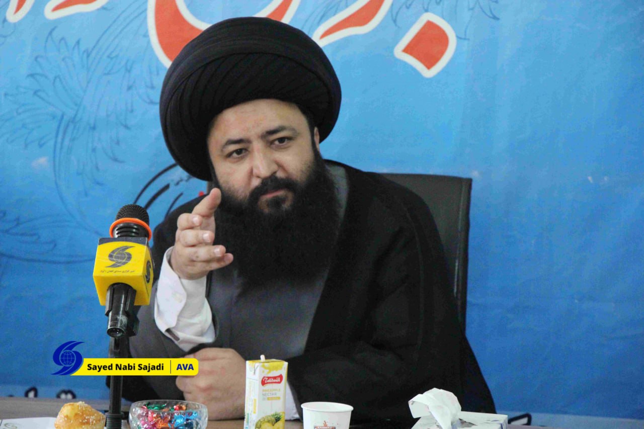 حضرت امام سیدمجتبی خامنه‌ای حفظه الله تعالی در فقه و اصول «صاحب مدرسه» هستند