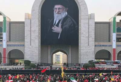توديع زعيم الثورة الإسلامية الشهيد؛ أبواب مصلى طهران فُتحت أمام ملايين المشيعين
