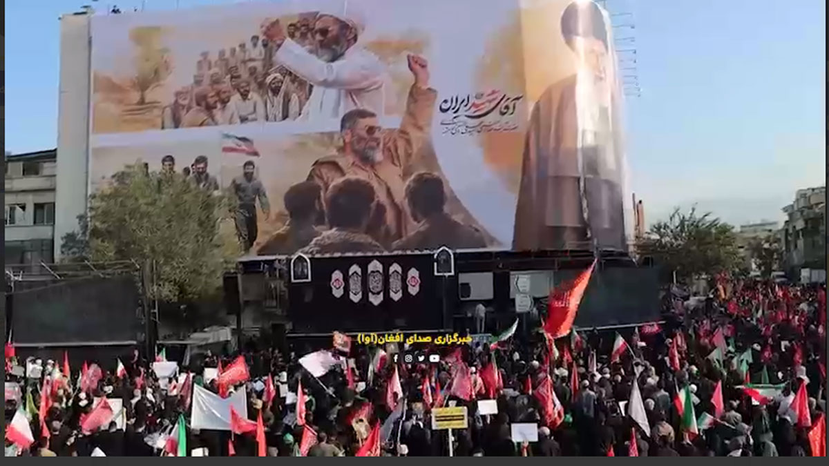 آغاز مراسم تشییع پیکر مطهر رهبر شهید انقلاب اسلامی در تهران  