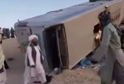 واژگونی بس مسافربری در زابل یک کشته و ۲۸ زخمی بر جا گذاشت