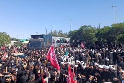 البداية الرسمية لمراسم تشييع جثمان القائد الشهيد في مشهد؛ القافلة تدخل طريق الحرم الرضوي