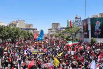 تقاریر المصورة/ موجة ضخمة بملايين المشيعين خلال تشييع جثمان القائد الشهيد؛ الشوارع المؤدية إلى الحرم الرضوي امتلأت بالحشود  