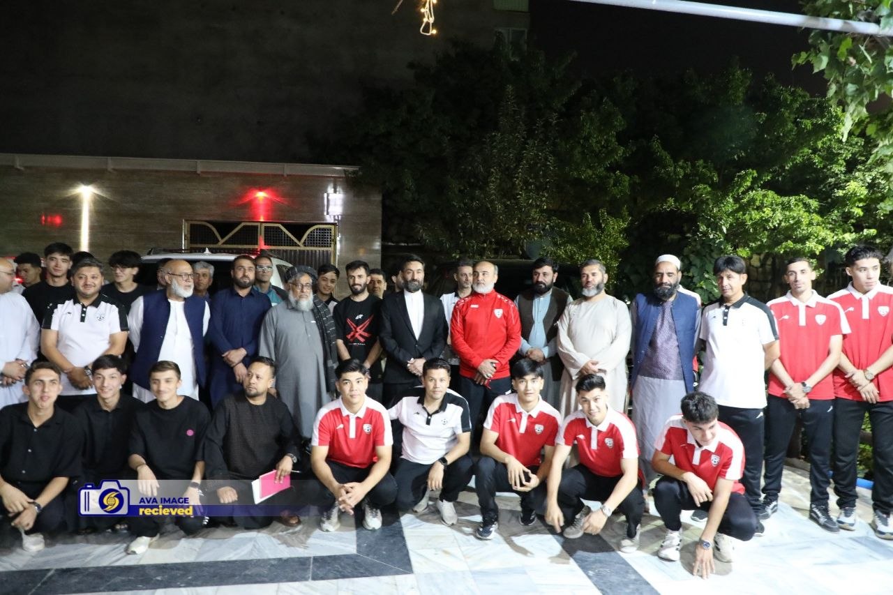 فعالان فرهنگی و ورزشی در آیین تقدیر از افتخارآفرینان فوتسال کشور: ایران همیشه حامی فوتسال ما بوده است/ از همسایه نیک و همزبان خود انتظار همکاری بیشتر داریم
