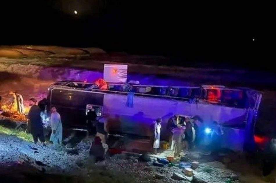 واژگونی بس مسافربری در زابل؛ ۴۹ تن زخمی شدند