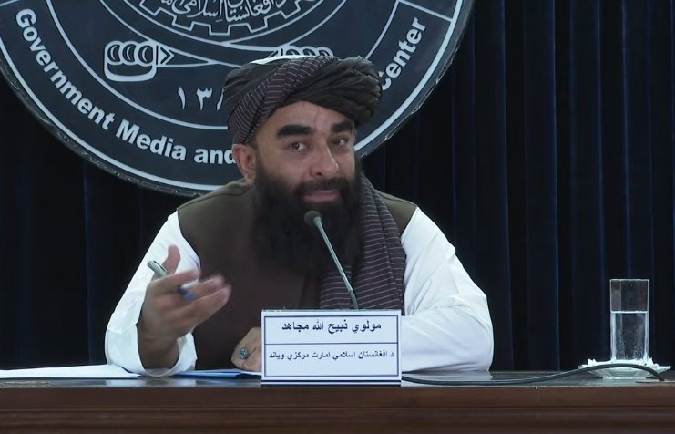 مجاهد: امارت اسلامی برای حل موضوع آموزش دختران تلاش می‌کند