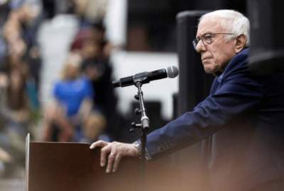 Sanders: The American people want an end to the war with Iran, not the "Trump Strait"